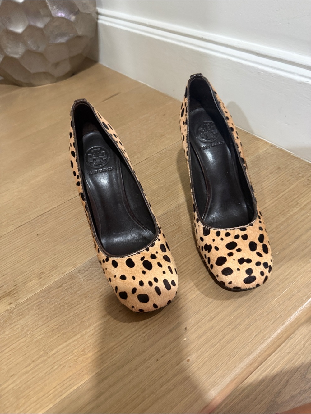 Tory Burch Leopard Spot Pumps - Tan & Black